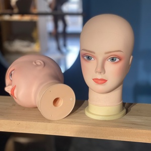 Cabeza de Maniquí Femenina Pequeña con Cabello Artificial para Prácticas de Peluquería y Recorte, Soporte de Plástico para Exhibición de Pelucas - Product Image 3