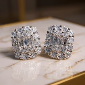 Orecchini in Oro Bianco E2021 con Diamanti Taglio Smeraldo, Gioielli di Lusso Naturali per Donna - Product Image 2