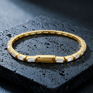 Bracelet tennis en moissanite taille baguette or blanc, serti en canal, classique, pour femme, bijou géométrique pour le quotidien - Product Image 5