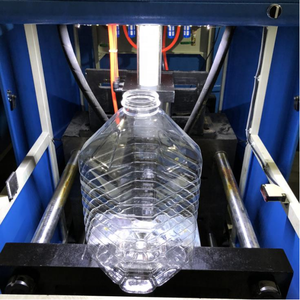 Fábrica de Botellas de 5 Galones, Máquina Sopladora de Envases de 1.5 Litros, Máquina para Fabricar Botellas de PE y PET Procesadas con Componentes PLC - Product Image 1
