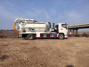 รถบรรทุกฉีดน้ำแรงดันสูง ISUZU พร้อมกับรถดูดสิ่งปฏิกูลแบบสุญญากาศ Italy Roots, รถขนส่งถังบำบัดน้ำเสีย, รถขุดไฮโดร - Product Image 5