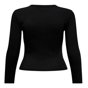 T-shirt décontracté pour femme en coton 100% respirant, coupe ajustée, col rond, manches courtes, imprimé floral, détails en dentelle, couleur prune - Product Image 4