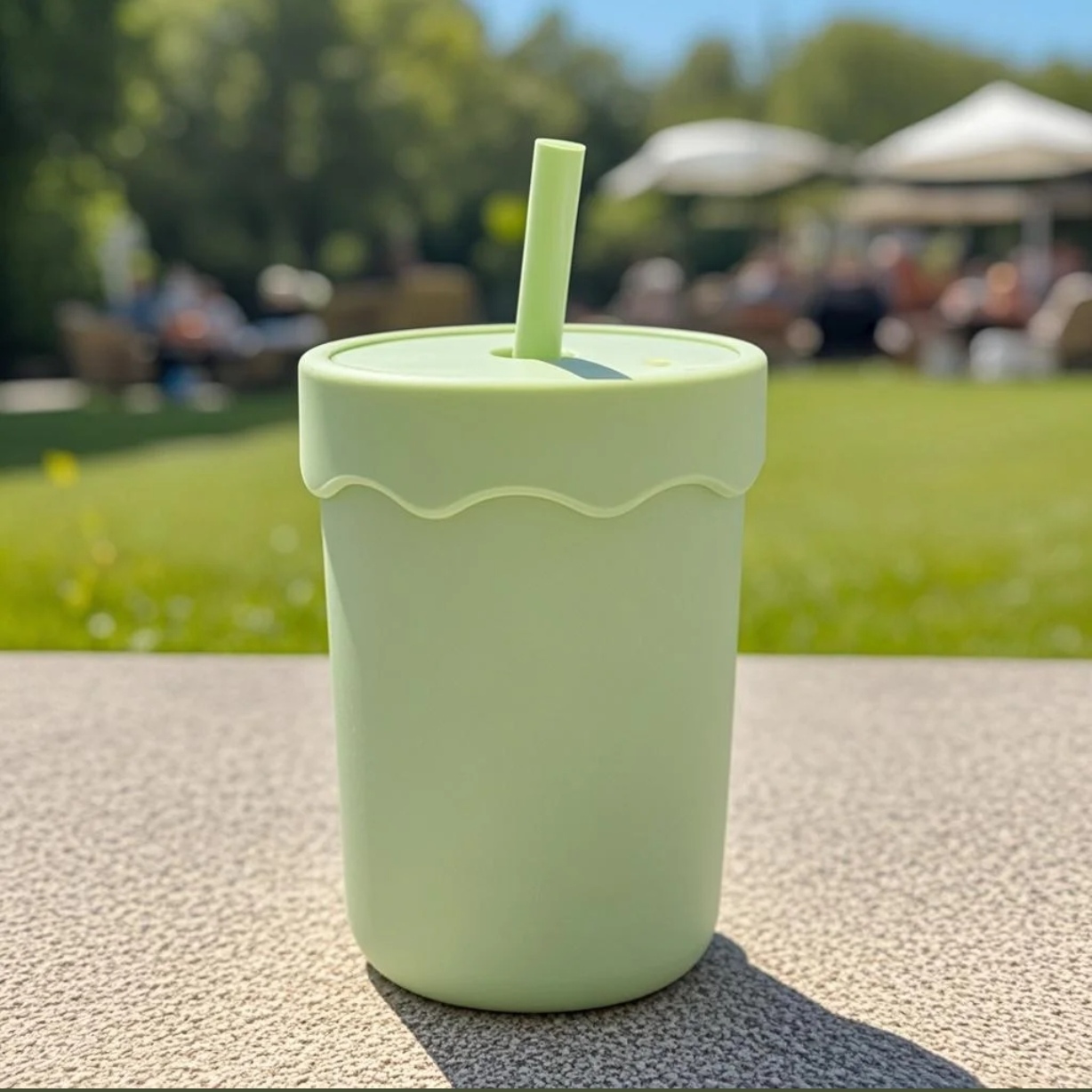 Customized BPA-Free Food-Grade Silicone Straw Cup Wholesale Baby Water Cup for Feeding Gym Outdoor Activity Plastic Drinkware