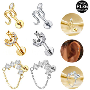 Clous d'oreille plaqués titane avec zircon et chaîne pour piercing du cartilage, bijoux de mode unisexe ASTM F136 - Product Image 1