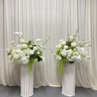 Décoration de mariage : Centre de table en hydrangeas blancs et verts irréguliers, couleurs personnalisables