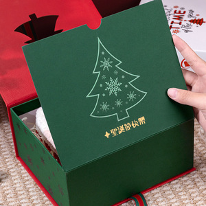 Nouvelle boîte cadeau à rabat rouge avec décoration en ruban pour l'emballage des pommes de Noël et le coffret cadeau comprenant une écharpe et une tasse isotherme - Product Image 3