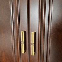 Armoire chinoise traditionnelle laquée pour une dressing et un espace de rangement élégants
