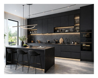 Îlot de cuisine moderne de luxe avec plan de travail stratifié noir mat sans cadre, meuble de cuisine modulaire avec rangement