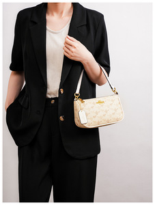 <span class=keywords><strong>Sac</strong></span> fourre-tout tendance pour femme en PU. <span class=keywords><strong>Sac</strong></span> à <span class=keywords><strong>main</strong></span> de luxe de marque. Convient à un usage quotidien. - Product Image 6