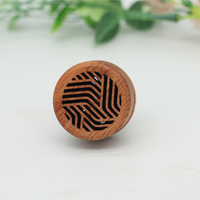 Diffuseur de parfum moderne en bois personnalisé pour grille d'aération de voiture, mini-clip en bois de rose sculpté, ornement de voiture pour huiles essentielles naturelles