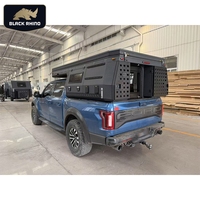 Remorque de voyage avec extension coulissante sur le toit relevable de camping-car dans le plateau de camion 4x4 à plateau plat, carrosserie de 22 pieds, boîte plate, pop-up