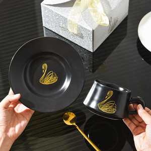 Set <span class=keywords><strong>di</strong></span> Tazze da Tè <span class=keywords><strong>e</strong></span> Piattini in Porcellana <span class=keywords><strong>di</strong></span> Lusso, Tazze da Caffè in Ceramica con Elegante Confezione Regalo per Coppie - Product Image 4