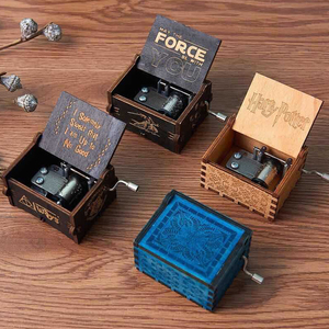 Mini-boîte à <span class=keywords><strong>musique</strong></span> créative sculptée et gravée en bois à manivelle pour cadeau/ - Product Image 1