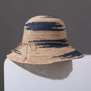 หมวกสานฟางราฟเฟียถักโครเชต์สำหรับฤดูร้อน รุ่น A060403 ทำด้วยมือ ปรับขนาดได้ ปีกกว้าง เหมาะสำหรับการเดินทาง ปาร์ตี้ ตกปลา และกันแดด - Product Image 5