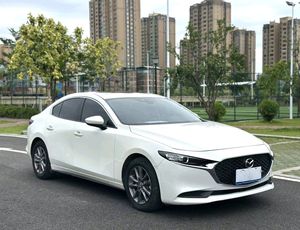 Sedán Compacto Automático con Volante a la Izquierda Como Nuevo, <span class=keywords><strong>Mazda</strong></span> <span class=keywords><strong>3</strong></span> Axela <span class=keywords><strong>2021</strong></span>, Bajo Kilometraje, Excelente Estado y Fiabilidad de <span class=keywords><strong>Mazda</strong></span>, Primer Auto - Product Image 4