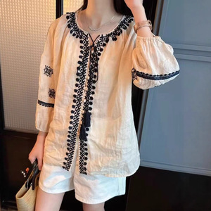 เสื้อเชิ้ตผ้ารามีปักลายหนักสไตล์ชาติพันธุ์สำหรับผู้หญิง ทรงหลวม กระดุมซ่อน ผูกเชือกพู่ห้อย - Product Image 3