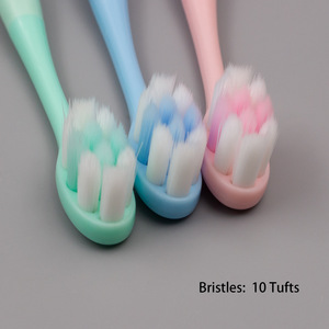 Brosse à dents manuelle ergonomique à deux tons avec poignée, poils souples, couleurs personnalisables disponibles - Product Image 4