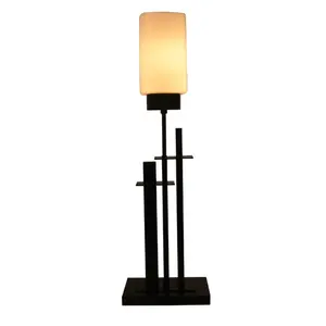 Современная настольная лампа из черного железа с эффективным стеклянным абажуром, Винтажная настольная лампа