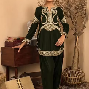 Robe de soirée avec haut court et pantalon Salwar Beau travail de broderie Perles de verre en cristal et décoration de boutons en dentelle Dabka - Product Image 3