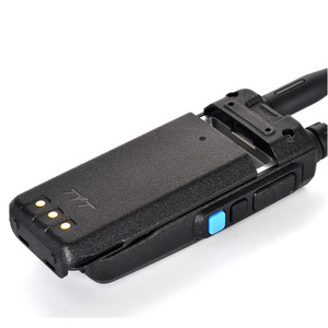 Talkie-walkie numérique DMR double bande UV Tyt MD760 avec double écran et balayage des canaux pour utilisation en extérieur - Product Image 4