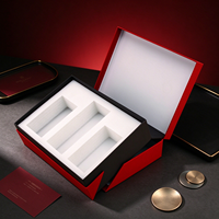 Boîte cadeau rouge personnalisée, boîte rigide magnétique de luxe avec bordure noire et insert en mousse à 3 fentes blanches pour l'emballage de cadeaux d'affaires