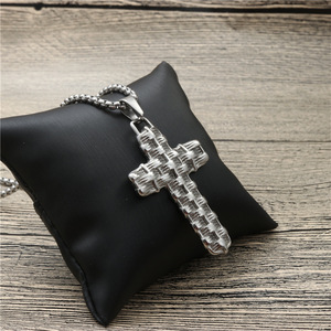Collier pendentif croix ondulée tendance en alliage de zinc doré et argenté, bijoux cadeaux - Product Image 2