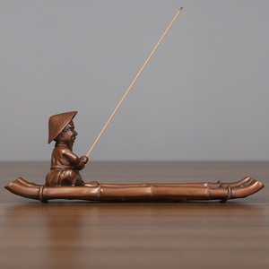 Quemador de incienso de bronce con diseño de barco de bambú estilo Gu Weng para uso religioso - Product Image 1