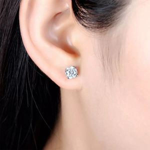 Orecchini a Perno con Cristalli Intarsiati in Tono Oro Intrecciato per Donne, Accessori Semplici per Uso Quotidiano - Product Image 6