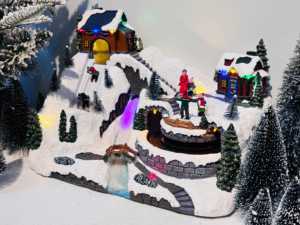 Tùy Chỉnh Nhựa Điêu Khắc Sáng Tạo Skate Sân Chơi Thủ Công Trang Trí Nội Thất Bức Tượng Giáng Sinh Nhà Với Anime Bức Tượng - Product Image 5