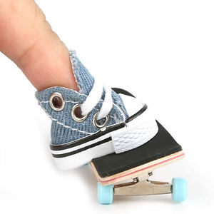 <span class=keywords><strong>Mini</strong></span> chaussures à doigts de 3.5CM, chaussures de poupée, porte-clés en toile, chaussures mignonnes de <span class=keywords><strong>Skate</strong></span>, de danse, de touche <span class=keywords><strong>pour</strong></span> break Dance - Product Image 2