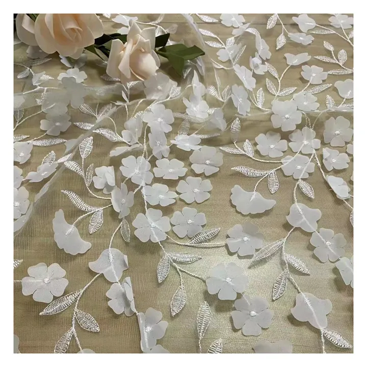 중국 꽃 폴리 에스테르 메쉬 직물 3D 꽃 자수 얇은 명주 그물 직물 의류