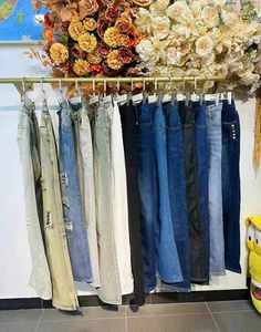 Surplus de Vêtements : Jeans <span class=keywords><strong>D</strong></span>échirés Droits en Coton et Denim pour Hommes et Femmes, Marques de Mode, Prix Bas - Product Image 5