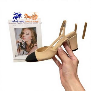 Chaussures à talons carrés ouvertes pour femmes CC Designer, légères, imperméables, style sexy pour l'été - Product Image 1