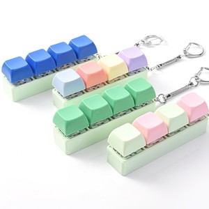 Precio de fábrica, ¡superventas en TikTok! Llavero mecánico de 4 teclas, Fidget Clicker, botón de tecla, llavero antiestrés, juguetes para aliviar el estrés. - Product Image 2