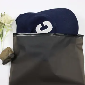 अनुकूलन योग्य काले पारदर्शी फ्रॉस्टेड कपड़े ज़िपर बैग अर्ध-पारदर्शी काले ग्रे पैकेजिंग बैग मैट ज़िपर बैग
