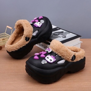 Sabots d'hiver pour femmes doublés de peluche en EVA avec breloques décoratives, pantoufles à bout ouvert, semelle épaisse et confortable pour l'extérieur - Product Image 4