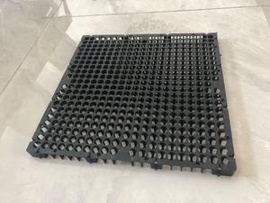 Tapis de cellules de drainage cellulaire de taille 100t/m2 500*500 avec géotextile 200-250gsm, test CE/ISO/ASTM pour pelouses artificielles - Product Image 4