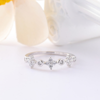 Bague de mariage empilable en zircon plaqué rhodium, fine et confortable, pour femme, idéale pour le quotidien et les cadeaux – Vente en gros directe usine
