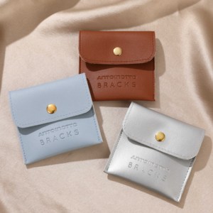 Pochette d'emballage pour bijoux en cuir PU avec logo personnalisé, enveloppe de présentation de bijoux, sac de protection, échantillon gratuit, pochette de rangement pour boucles d'oreilles et colliers - Product Image 5