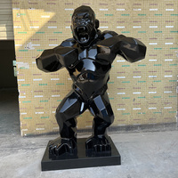 Statue de gorille géométrique en graffiti grandeur nature personnalisée, sculpture en résine pop art King Kong pour la décoration de magasin de vêtements de rue