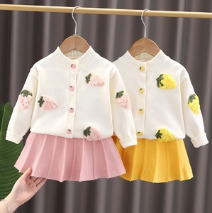 ชุดเด็กน่ารักพรีเมียม 6 แบบ ชุดเซ็ต 2 ชิ้น สไตล์ Preppy สำหรับเด็กผู้หญิง วัสดุถัก แขนสั้น เสื้อคาร์ดิแกนลายผลไม้ดอกไม้ 3 มิติ กระโปรง สำหรับใส่ทุกวัน - Product Image 5