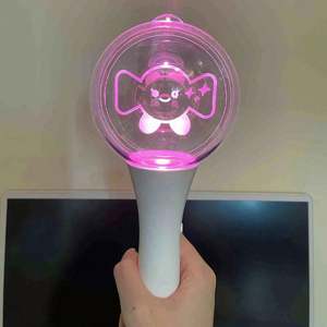 Bâton lumineux LED en acrylique fluorescent en plastique, 15 couleurs, portable, pour concerts, avec logo et motif personnalisables, vente en gros - Product Image 2