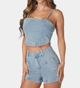 Top de mezclilla sin mangas con estampado de leopardo y tachuelas en la espalda para primavera/verano, ideal para streetwear y fiestas. - Product Image 1