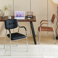 Chaise de bureau exécutive moderne en cuir PU, empilable, avec dossier ergonomique confortable et structure métallique renforcée, pour un rangement compact et une optimisation de l'espace.