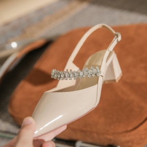 Sandales de soirée légères pour femme en cuir verni noir à bout pointu, avec talon compensé en satin orné de strass, à enfiler - Product Image 6