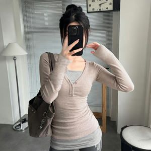 เสื้อยืดแขนยาวทรงเข้ารูปสไตล์วินเทจ Y2K แบบลำลองเรียบง่าย ดีไซน์เลเยอร์สีตัดกัน  ใส่ได้หลากหลายโอกาส ช่วยเสริมลุคให้ดูเพรียวสวย - Product Image 3