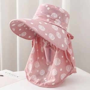 หมวกบักเก็ตลายจุดสีชมพูพร้อมที่ป้องกันคอ บังแดดระบายอากาศได้ดีสำหรับผู้หญิงใช้กลางแจ้ง - Product Image 1
