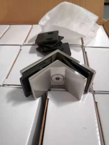 درابزين حائط خارجي بتصميم حديث من الفولاذ المقاوم للصدأ بزاوية 90 درجة مع حامل زجاج مرآة بسور من الساتان - Product Image 2