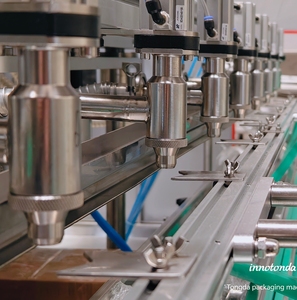 INNOTONDA GFB-12 Pompe péristaltique automatique pour le remplissage de bouteilles carrées en verre <span class=keywords><strong>et</strong></span> plastique, idéale pour l'huile de massage, l'huile d'olive <span class=keywords><strong>et</strong></span> les liquides. - Product Image 4