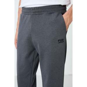 Conjunto Deportivo Air Jones para Hombre, Corte Estándar, Color Gris Oscuro, con Tela de Mezcla de Poliéster, Viscosa y Elastano, para Uso Casual y Deportivo - Product Image 4